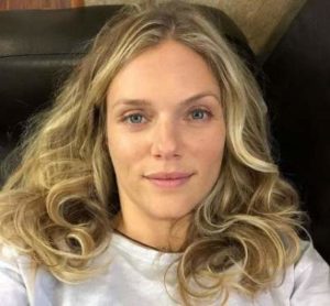 is-tracy-spiridakos-married-or-engaged-2021